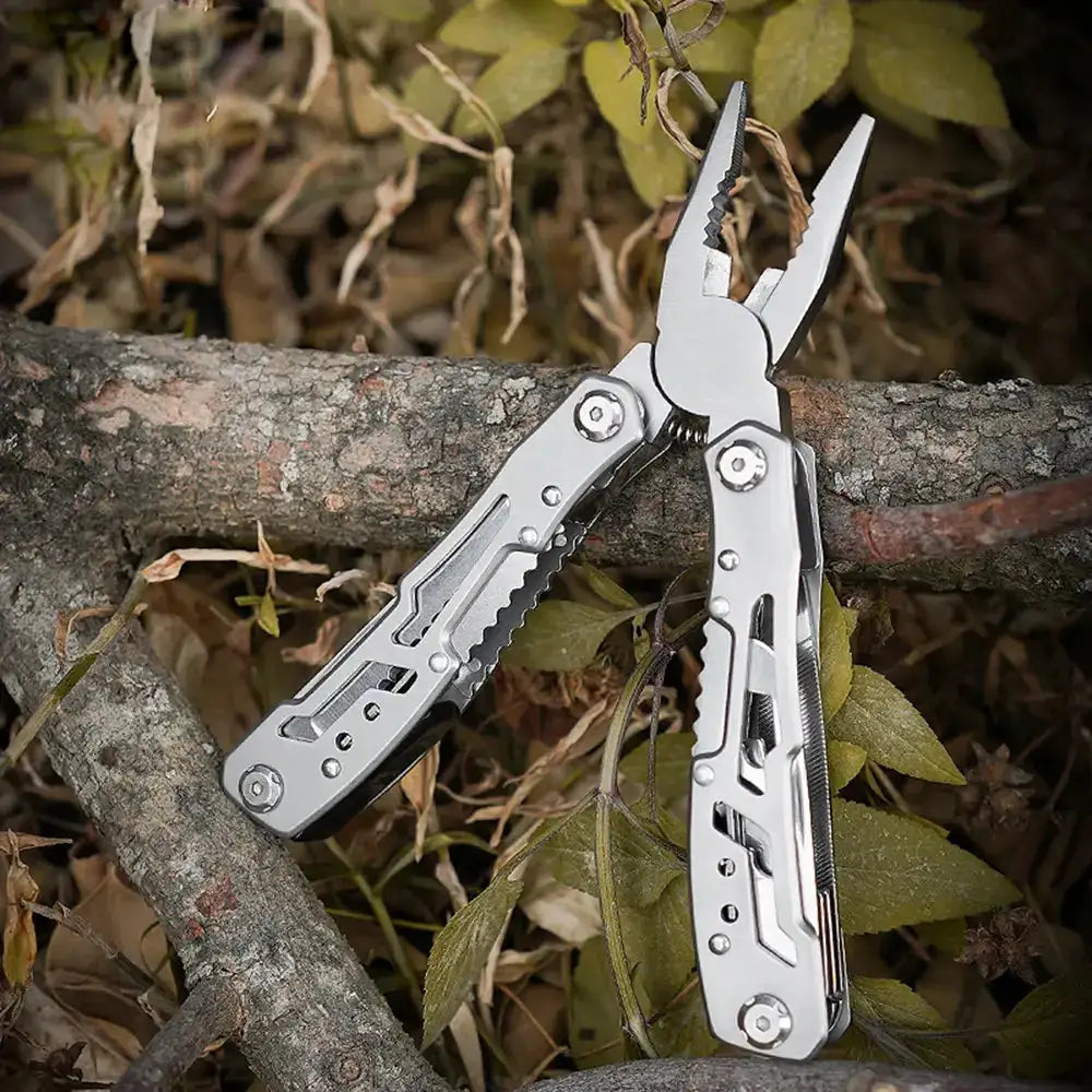 Utility Knife & Pliers - Izzy's Market